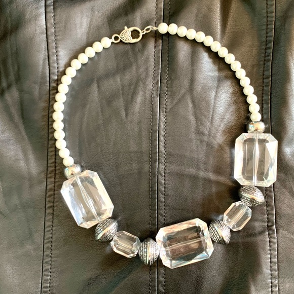 Bold & classy faux pearl and chunky stone necklace - Picture 2 of 8